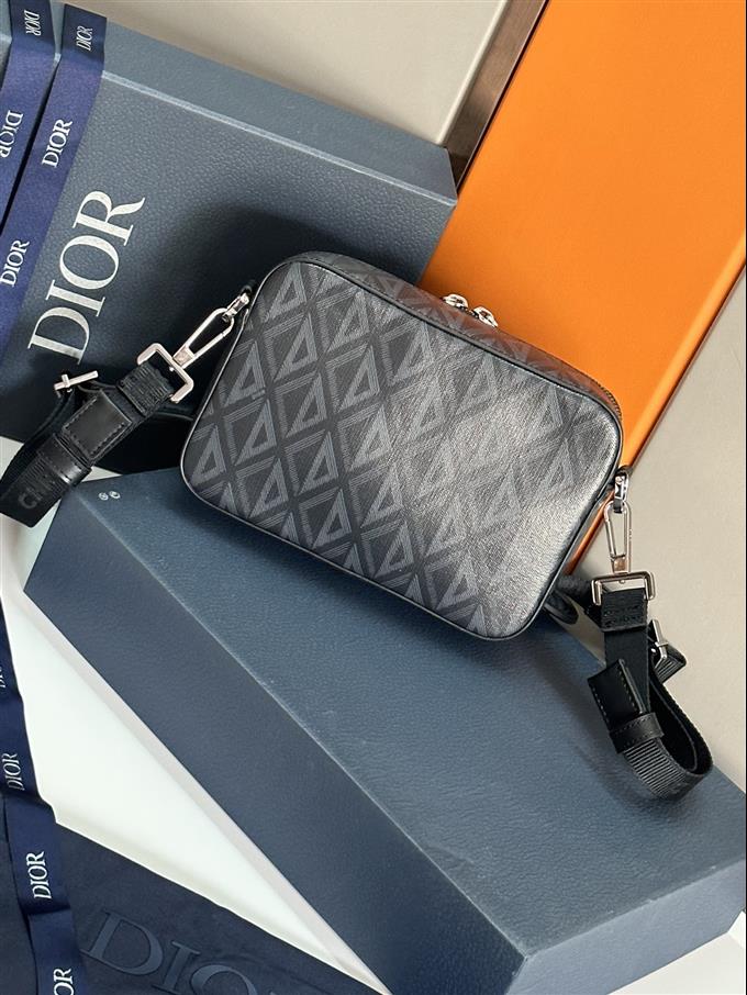 2025228Y500P211944911