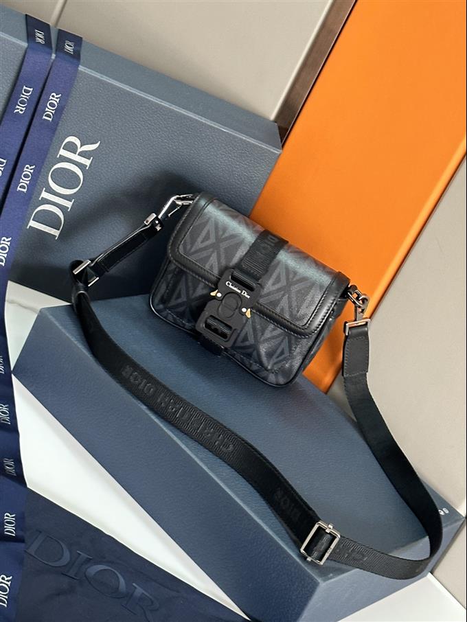 2025228Y500P211945884