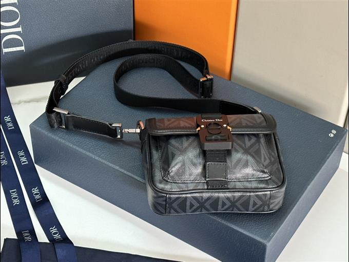 2025228Y500P211945931