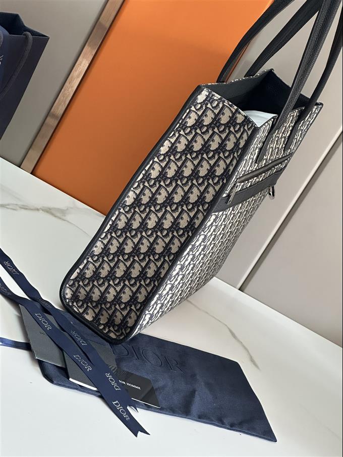 2025228Y550P211946585