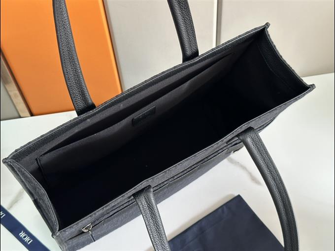 2025228Y550P211946822