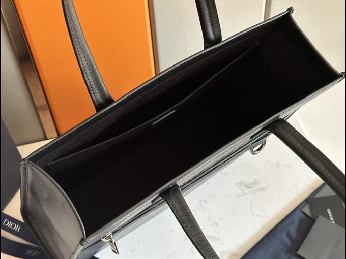 2025228Y550P211946980