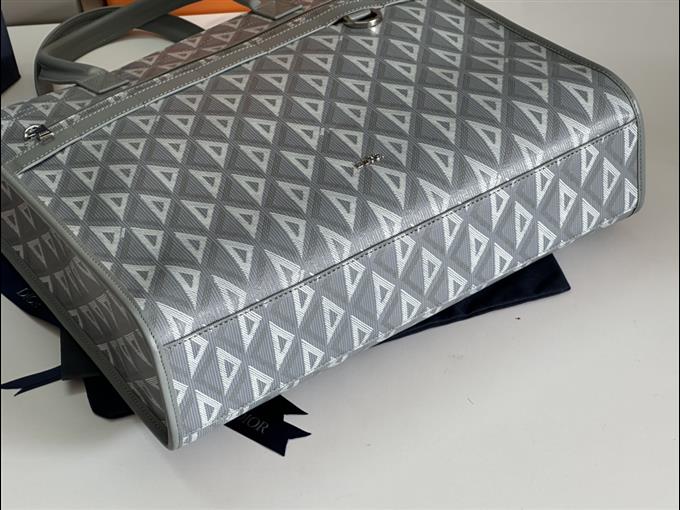 2025228Y550P21194759