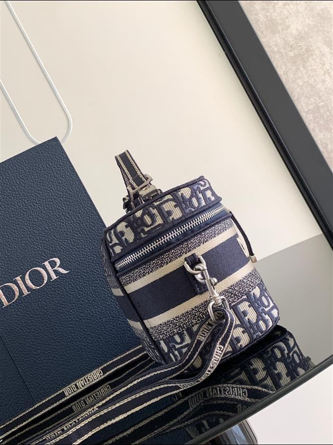 2025228Y550P215623206