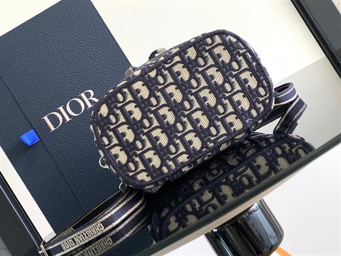 2025228Y550P215623237