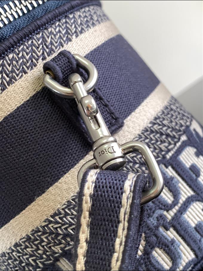 2025228Y550P215623284