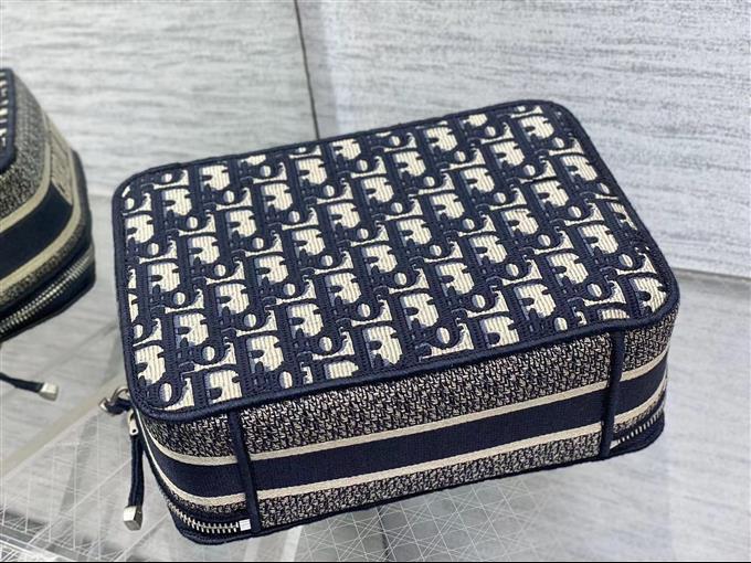 2025228Y550P215623408