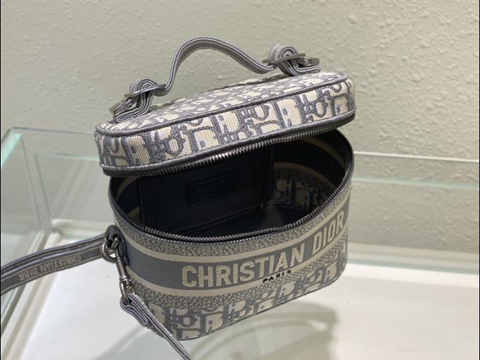 2025228Y550P215623565