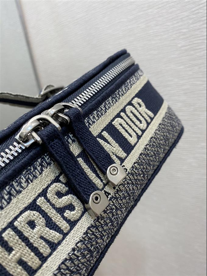 2025228Y550P215623626