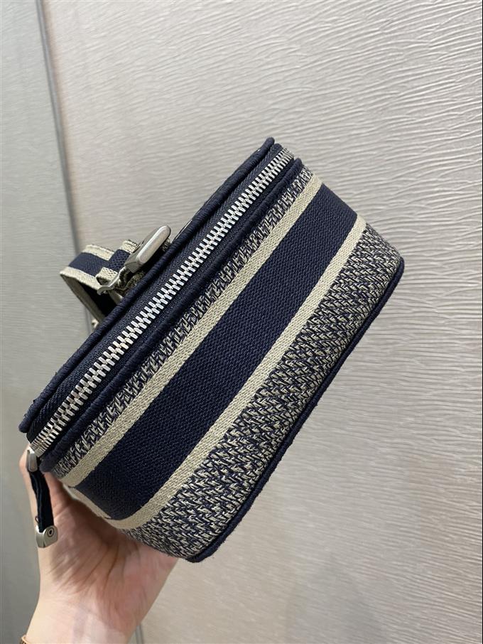 2025228Y550P215623658