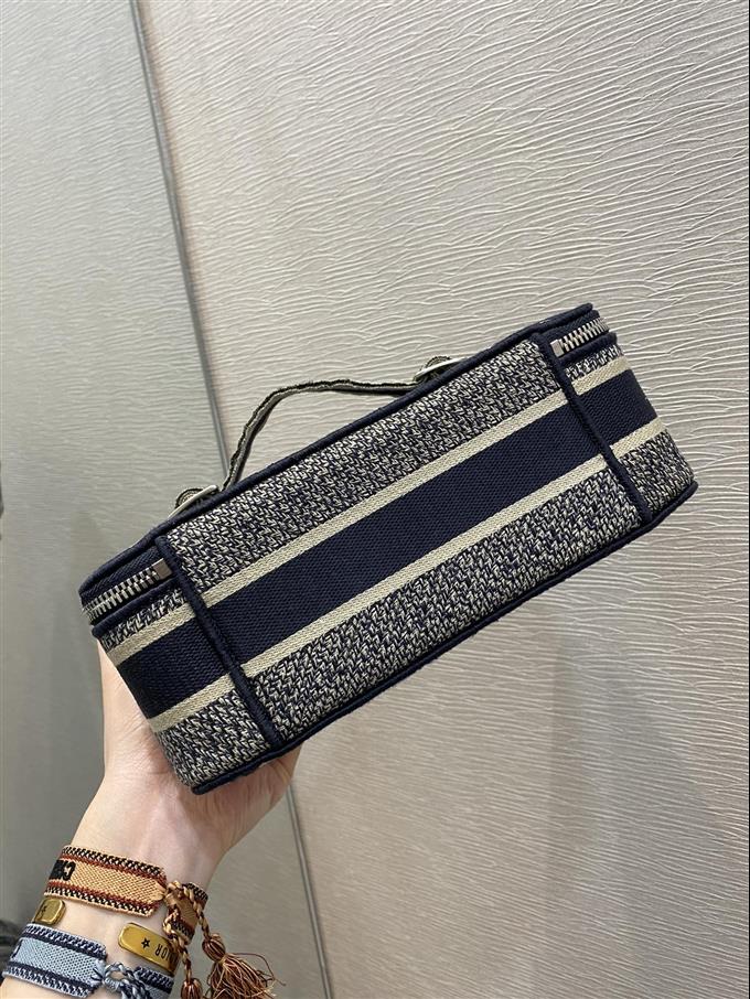 2025228Y550P215623690