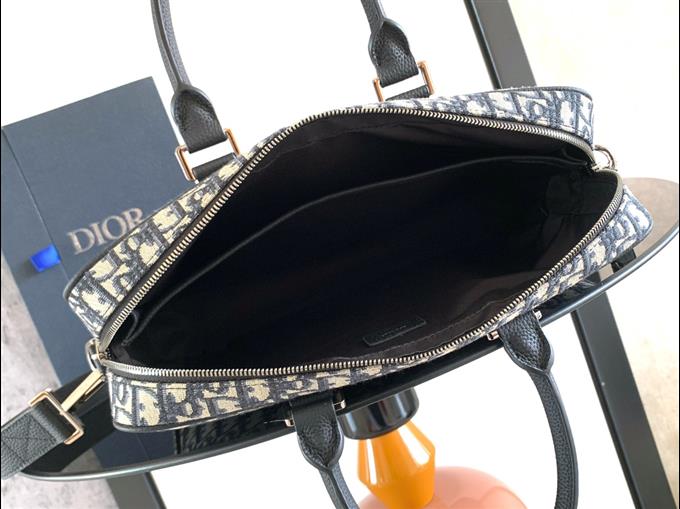 2025228Y570P221112987