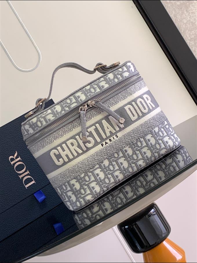 2025228Y600P215624173