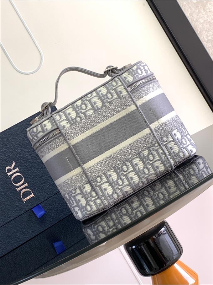 2025228Y600P215624205