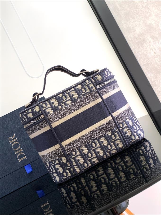 2025228Y600P215624347