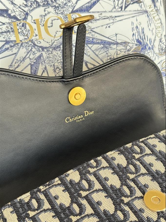 2025228Y370P212257405