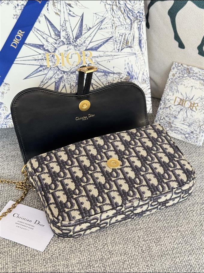 2025228Y370P212257467