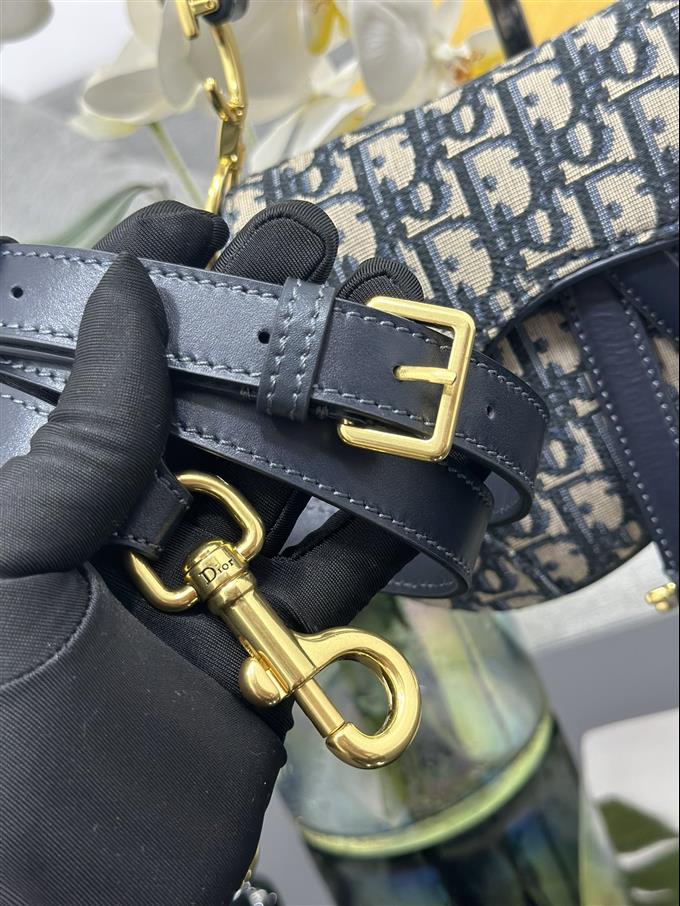 2025228Y530P21235370