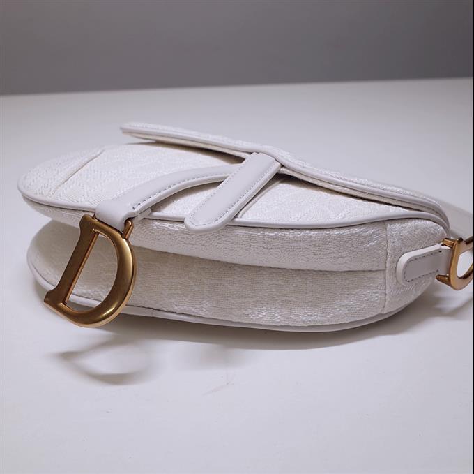 2025228Y550P21235764