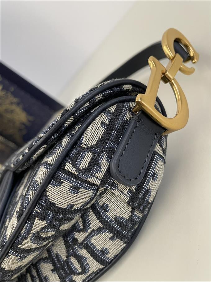 2025228Y550P21235888