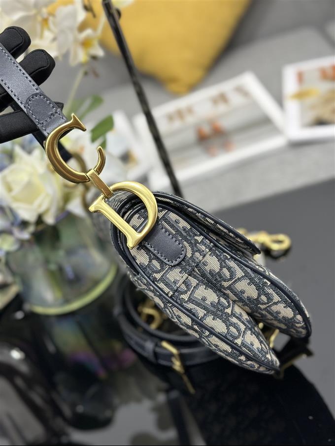 2025228Y550P21236422