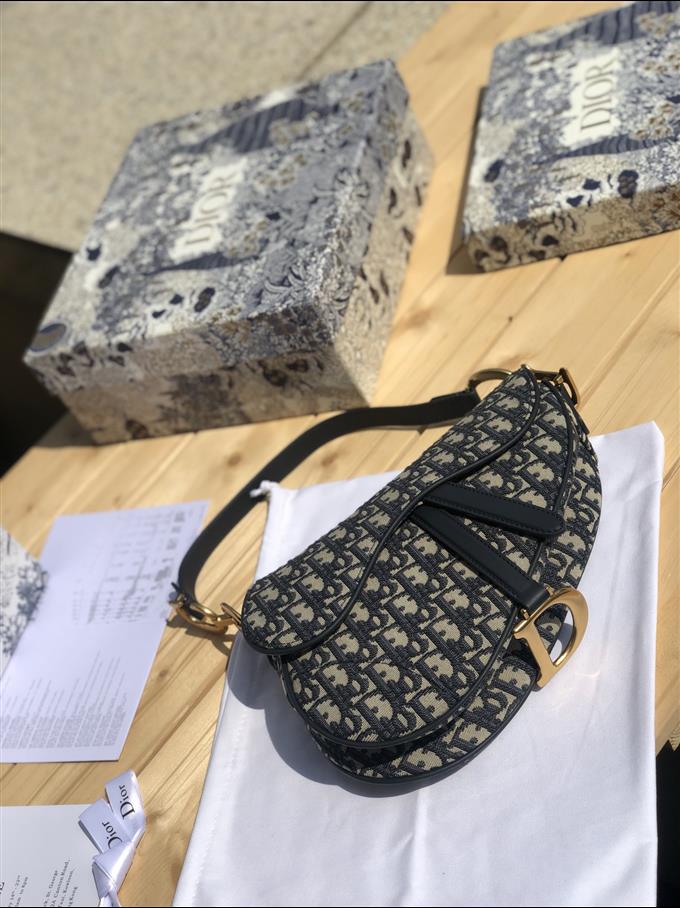 2025228Y750P21232260