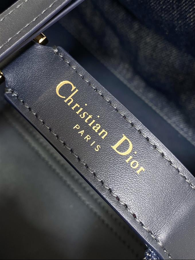 2025228Y750P212645357