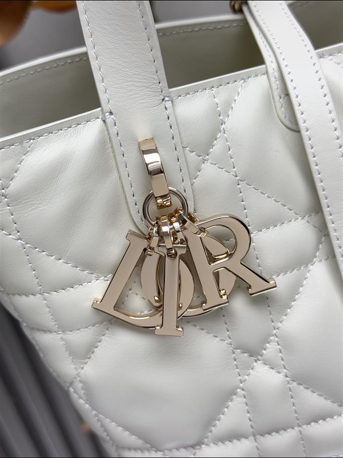 2025228Y750P212645467