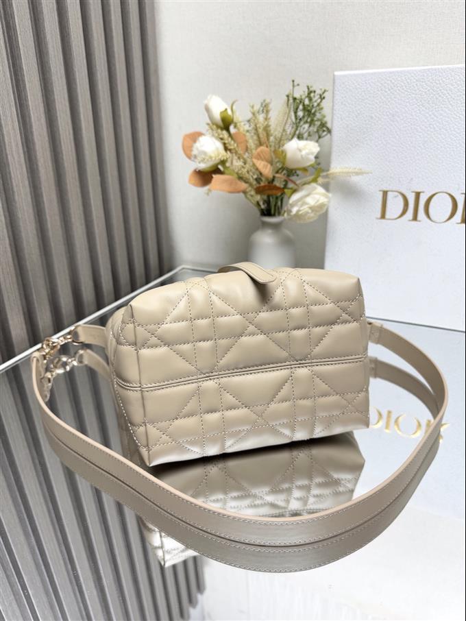 2025228Y750P212645657