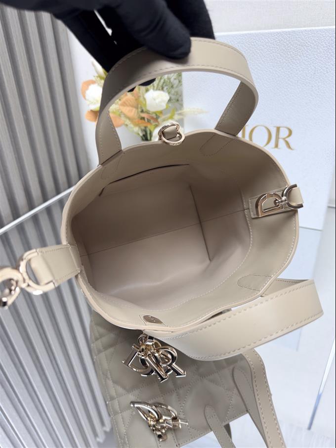 2025228Y750P212645719