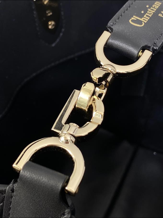 2025228Y750P212646923