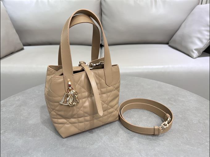 2025228Y780P212651564