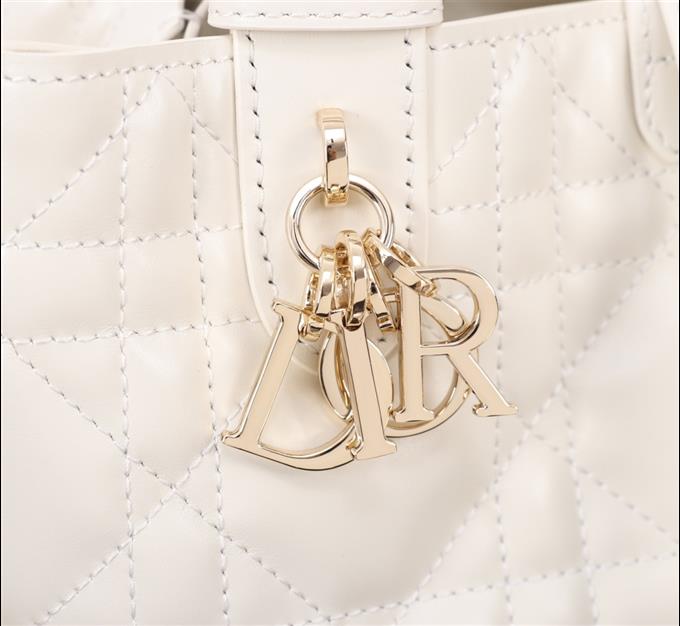 2025228Y800P212656839