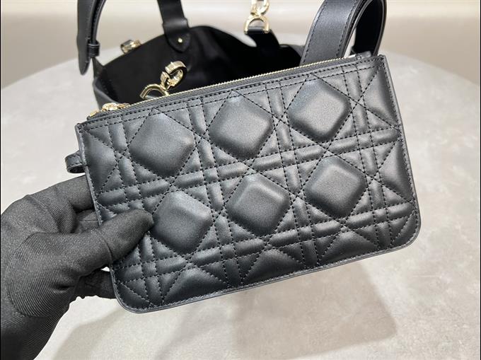 2025228Y800P212657496