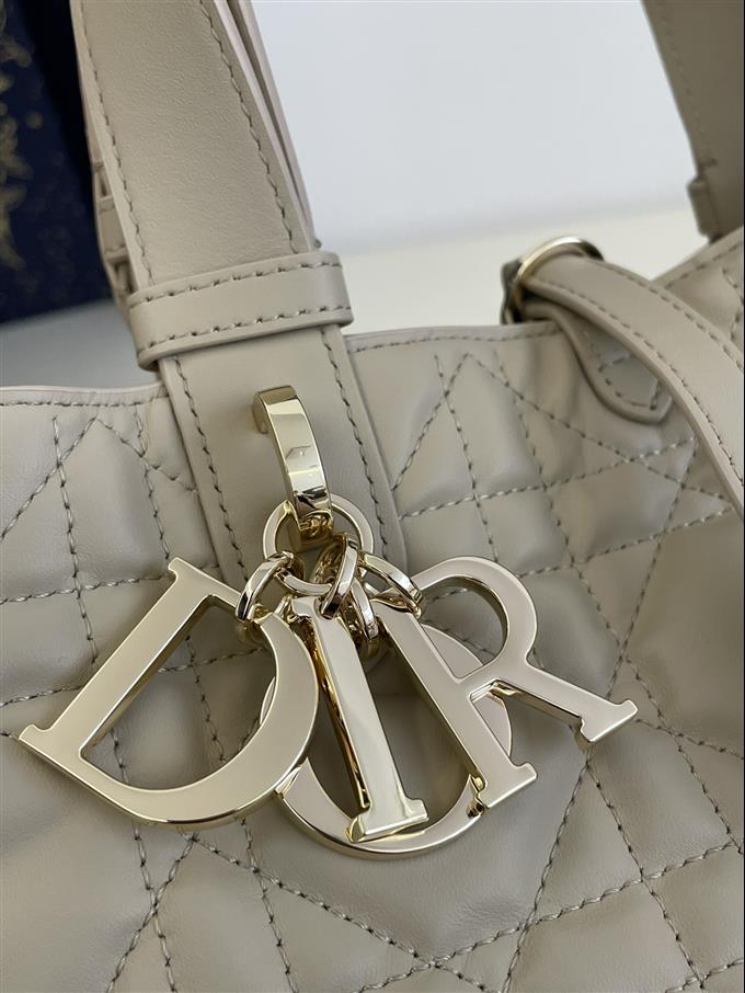 2025228Y800P212657544