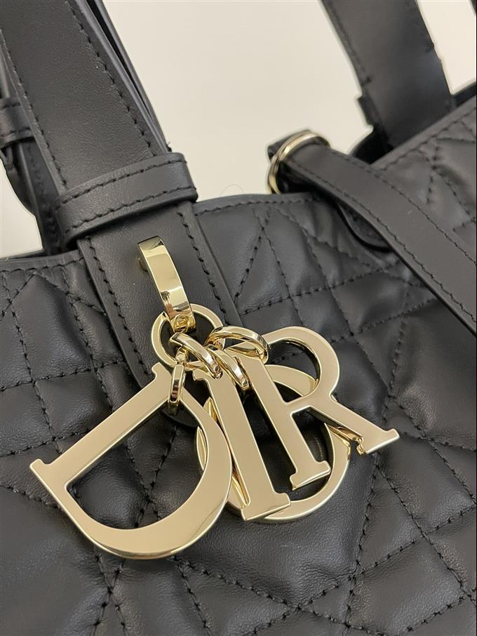 2025228Y800P212658674