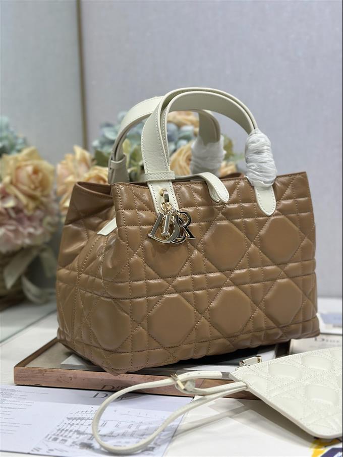 2025228Y820P212658957