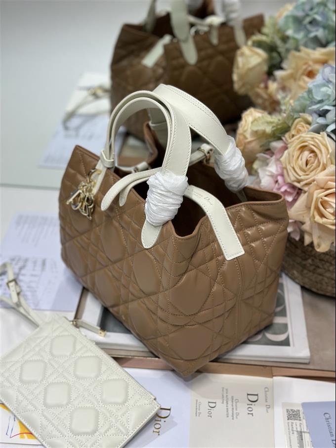 2025228Y820P212658973