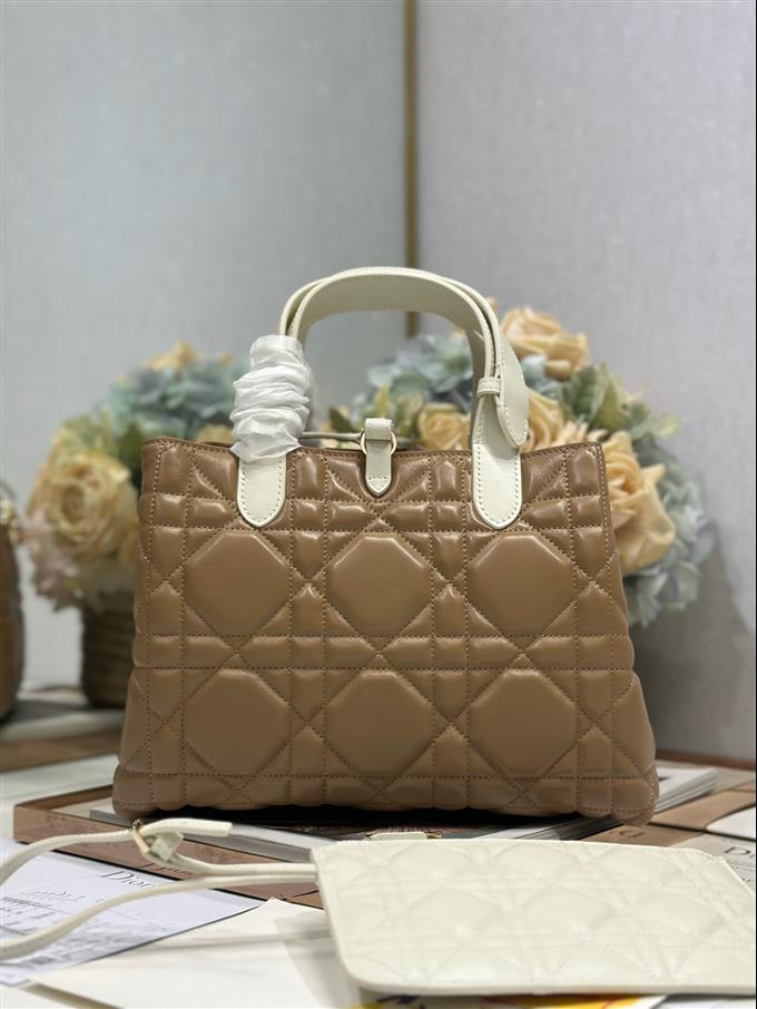 2025228Y820P212658989