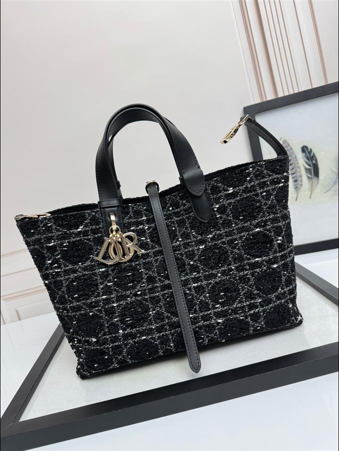 2025228Y850P21273647