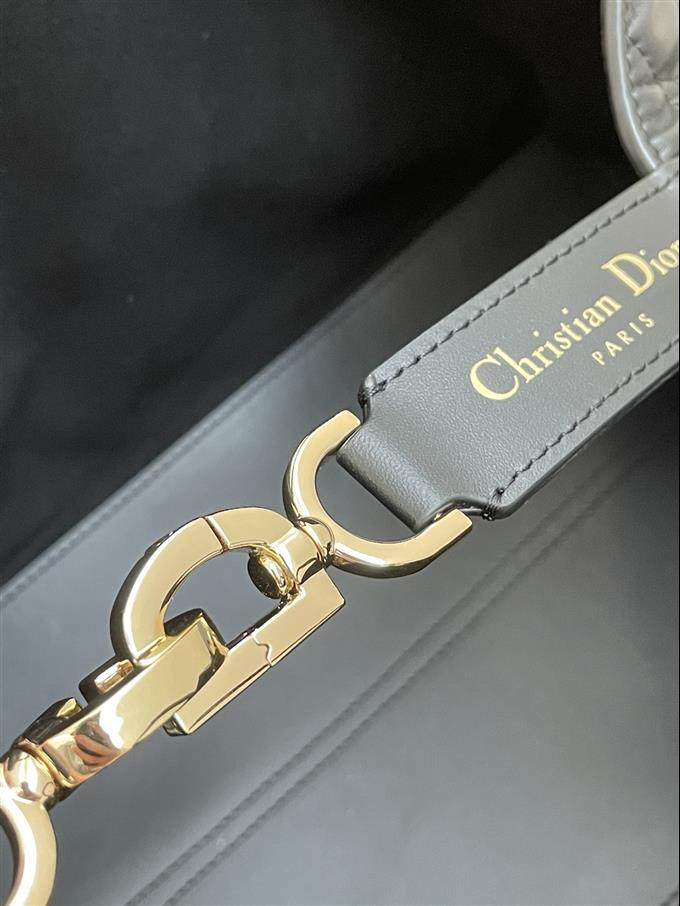 2025228Y850P21276740