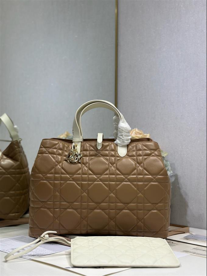 2025228Y930P212710539