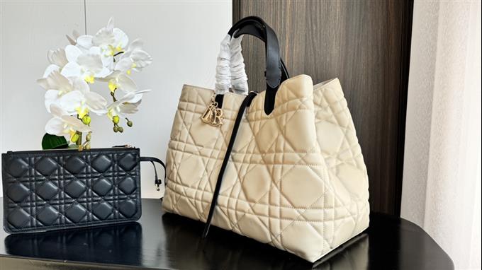 2025228Y930P212711696