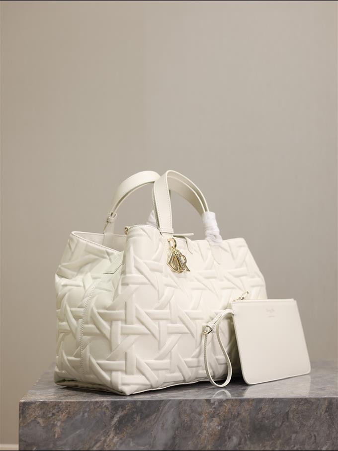 2025228Y930P21277897