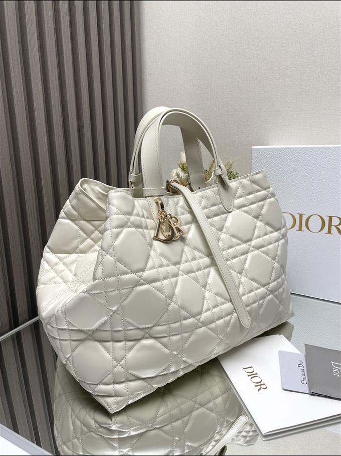 2025228Y930P21279284