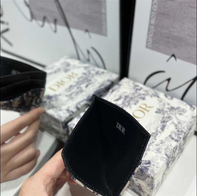 2025228Y150P203552205