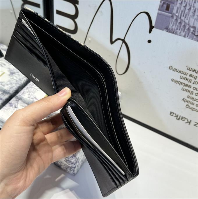 2025228Y180P203555853