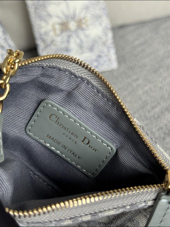 2025228Y240P182127204