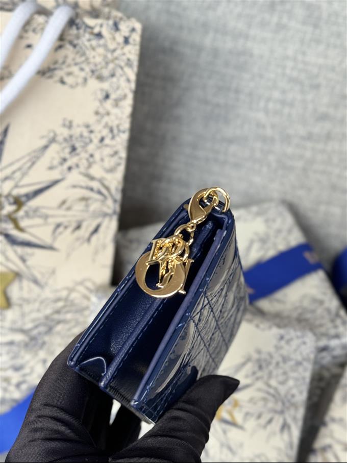 2025228Y240P203544106