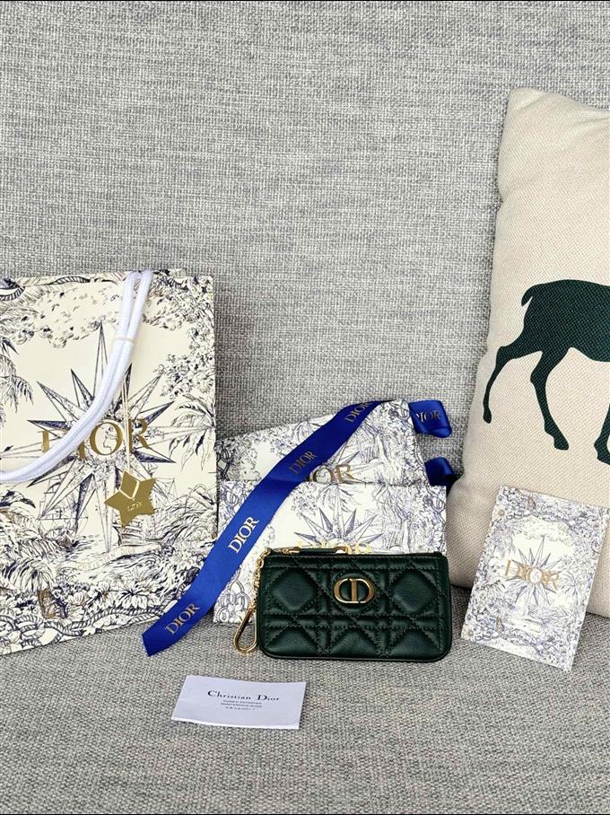 2025228Y250P182127221